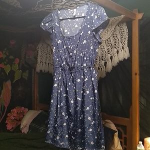 Large silky daisy xiliration dress.